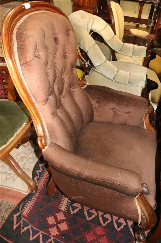 Victorian mahogany buttonback armchair(-)